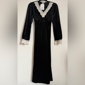 KRISTEN ELEGANT V-NECK CONTRASTING LACE VELVET DRESS SIZE MEDIUM